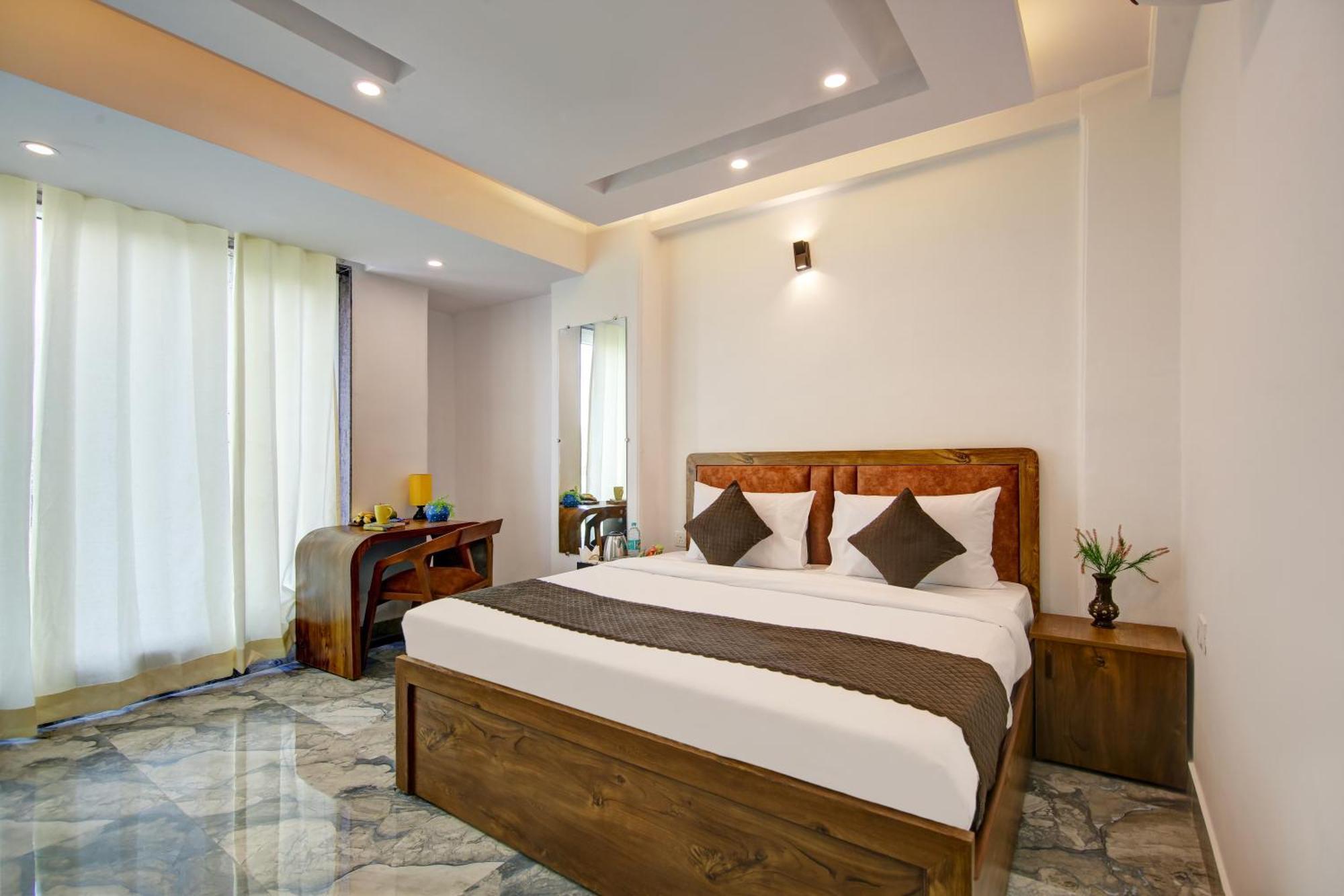 Hotel The Emporio Grand Near Vaishali Metro Station Ghaziabad Bagian luar foto