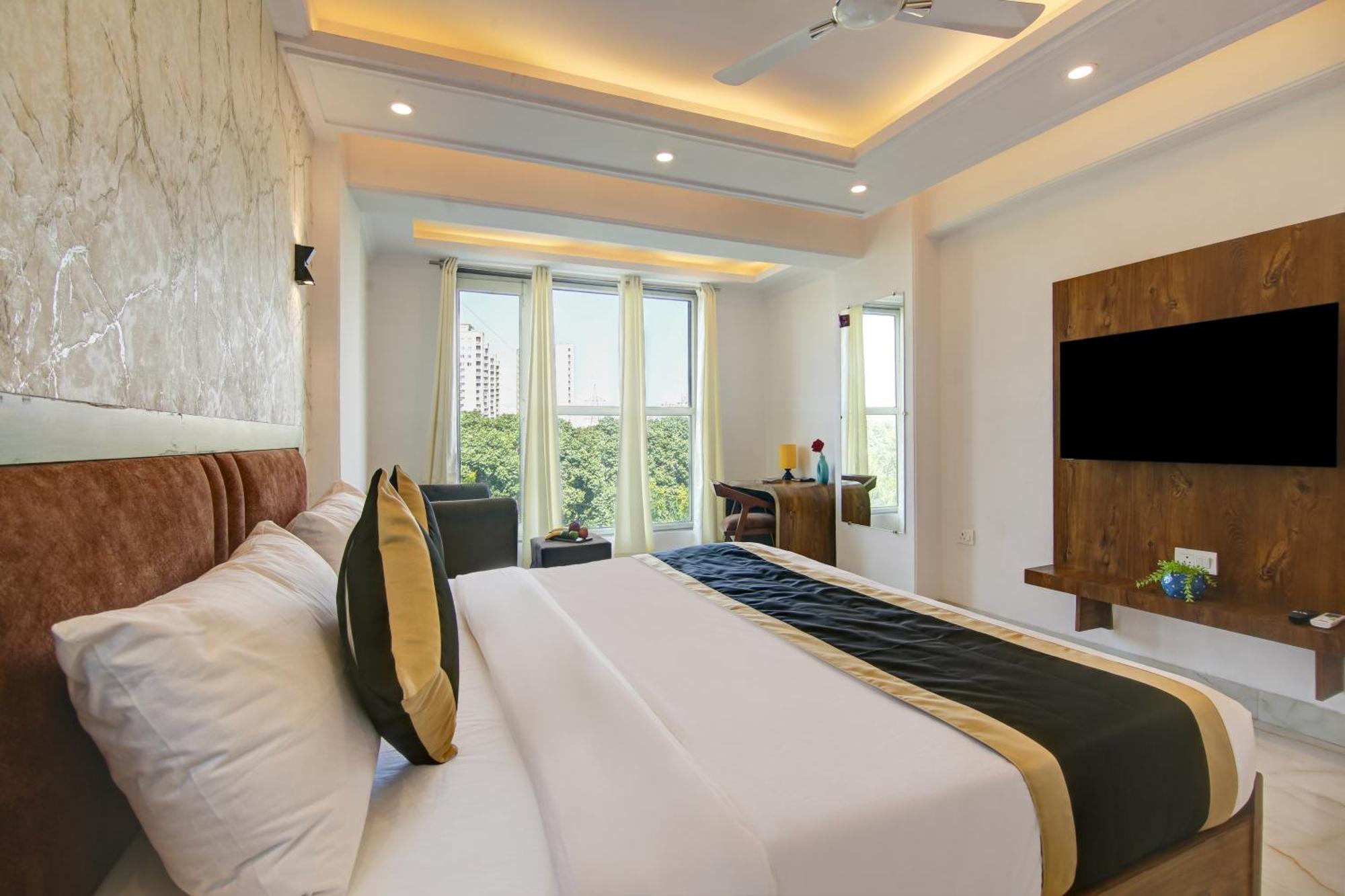 Hotel The Emporio Grand Near Vaishali Metro Station Ghaziabad Bagian luar foto