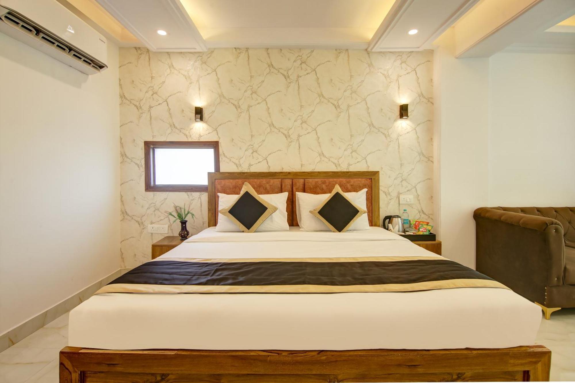 Hotel The Emporio Grand Near Vaishali Metro Station Ghaziabad Bagian luar foto