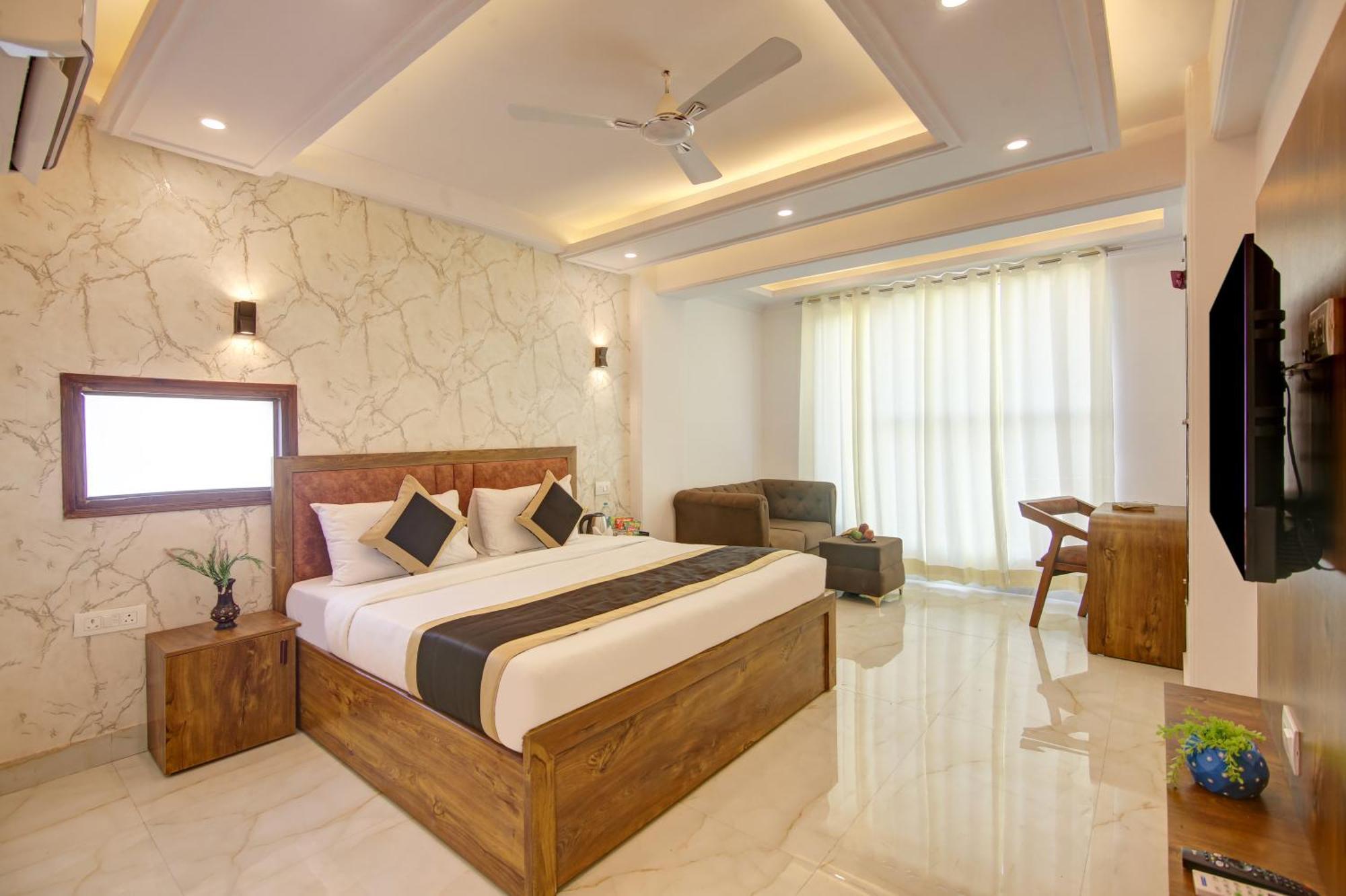 Hotel The Emporio Grand Near Vaishali Metro Station Ghaziabad Bagian luar foto