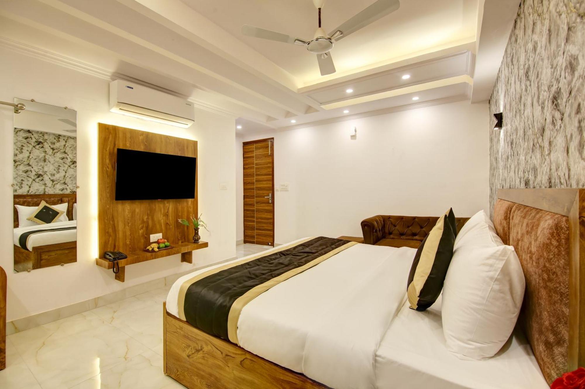 Hotel The Emporio Grand Near Vaishali Metro Station Ghaziabad Bagian luar foto