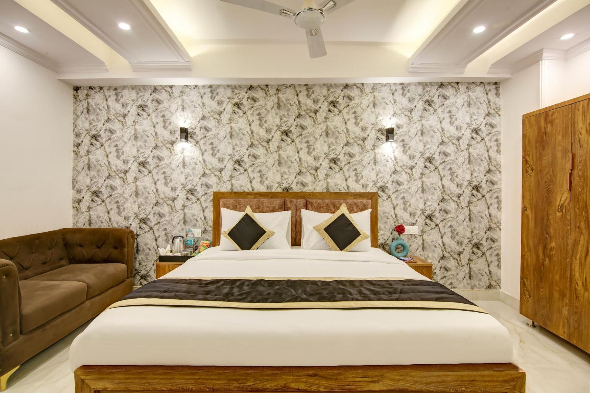 Hotel The Emporio Grand Near Vaishali Metro Station Ghaziabad Bagian luar foto