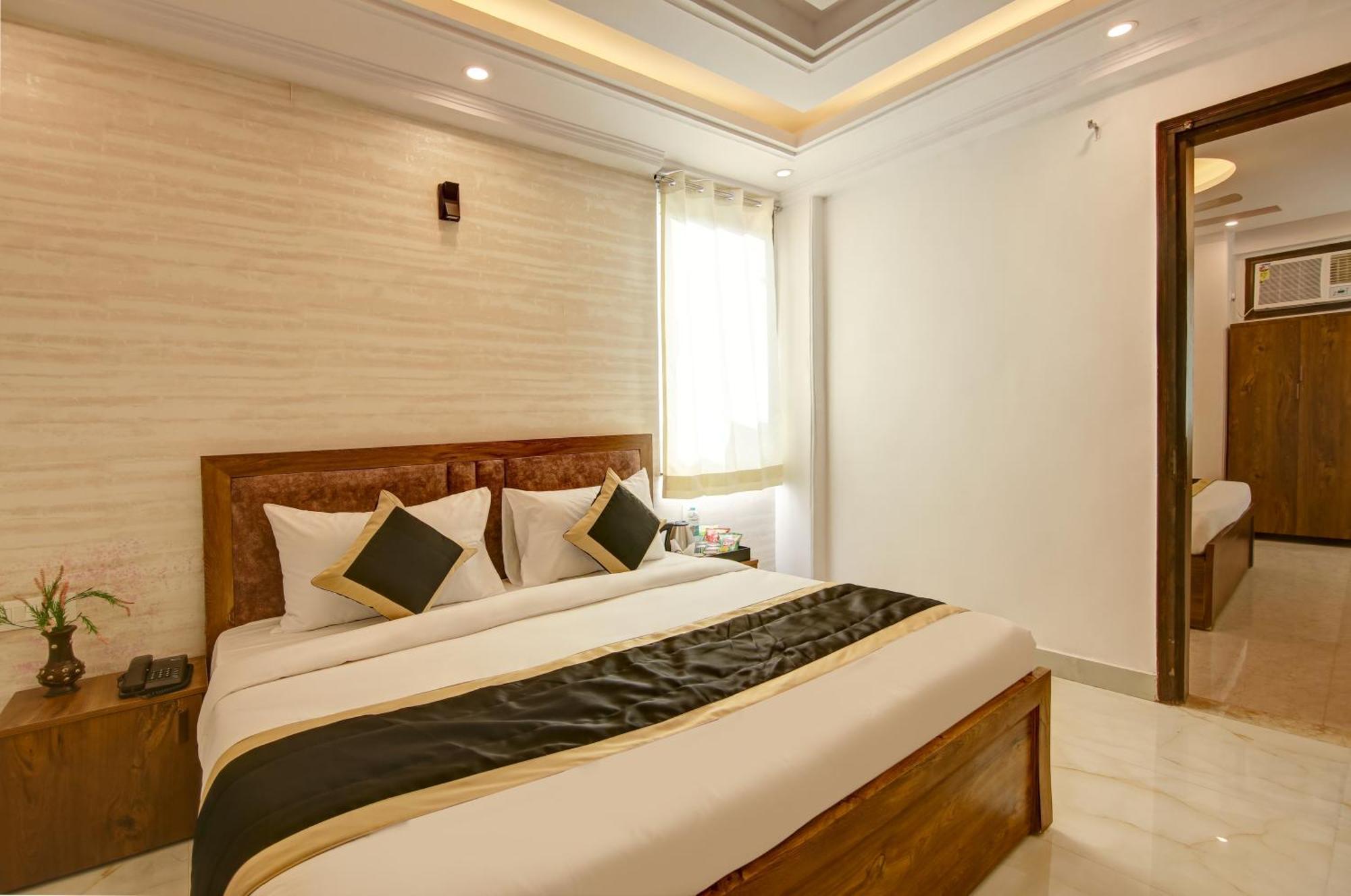 Hotel The Emporio Grand Near Vaishali Metro Station Ghaziabad Bagian luar foto