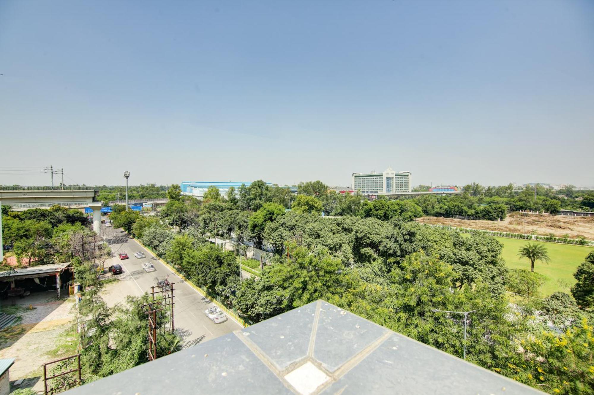 Hotel The Emporio Grand Near Vaishali Metro Station Ghaziabad Bagian luar foto
