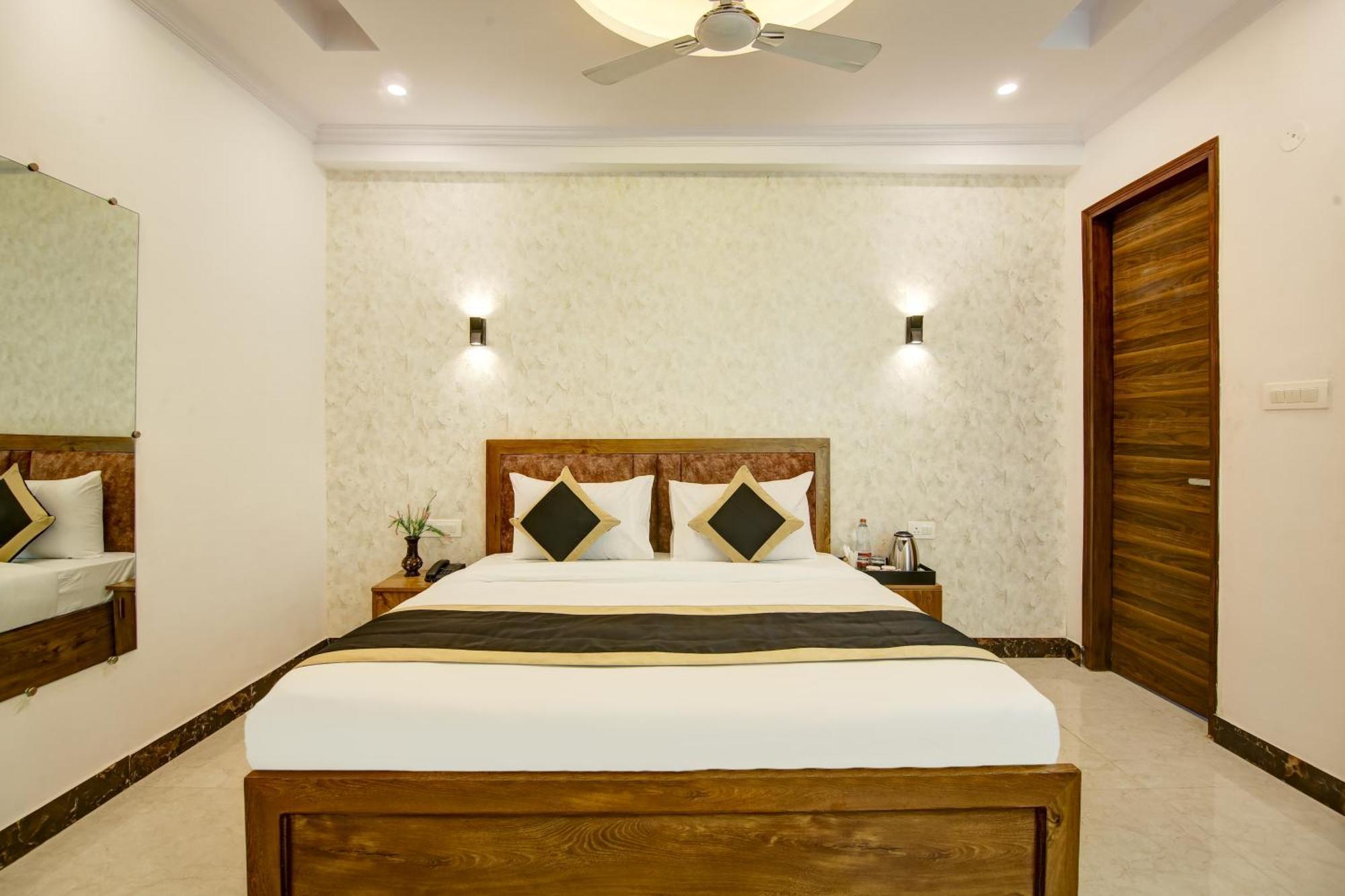 Hotel The Emporio Grand Near Vaishali Metro Station Ghaziabad Bagian luar foto