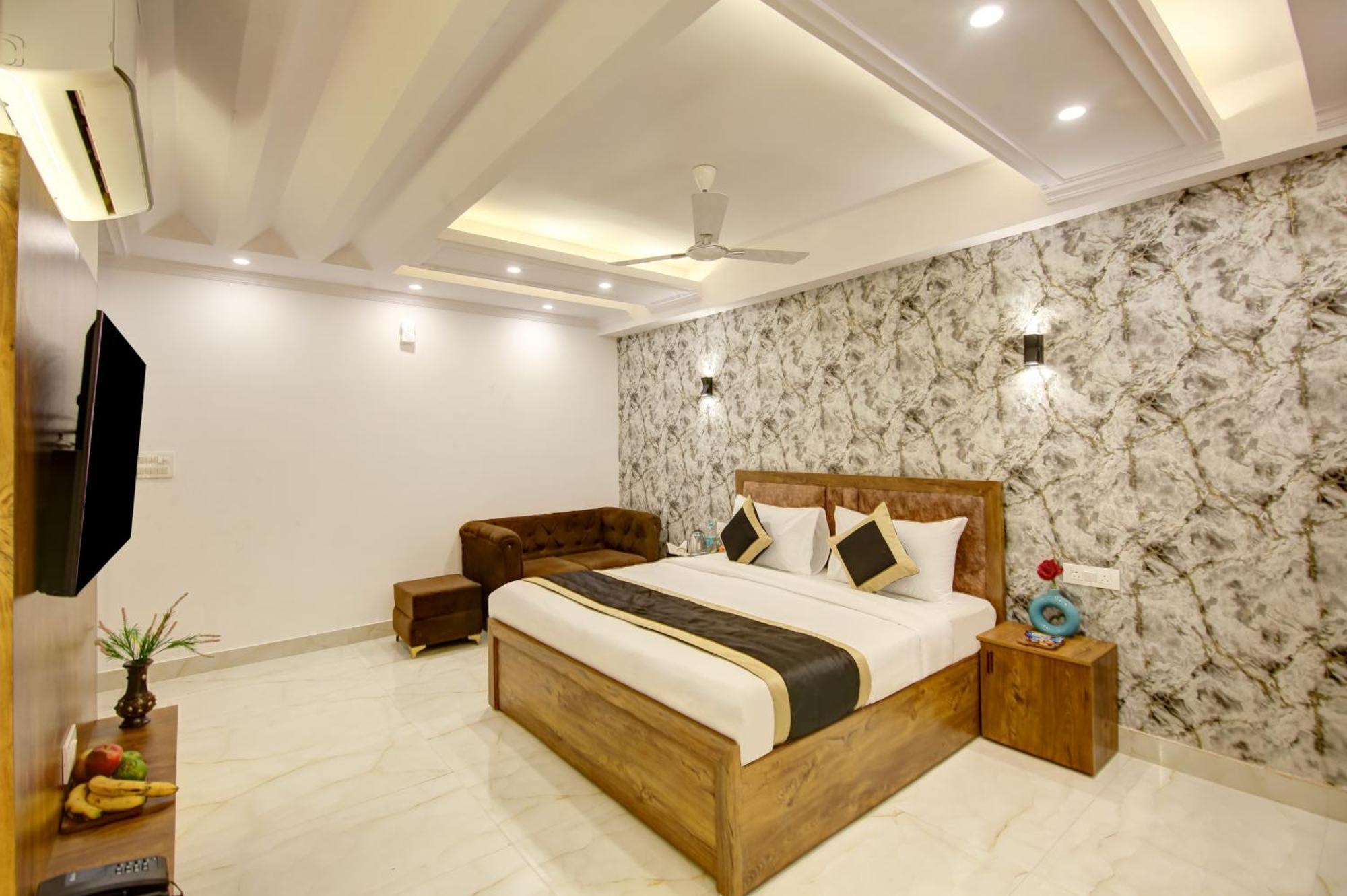 Hotel The Emporio Grand Near Vaishali Metro Station Ghaziabad Bagian luar foto