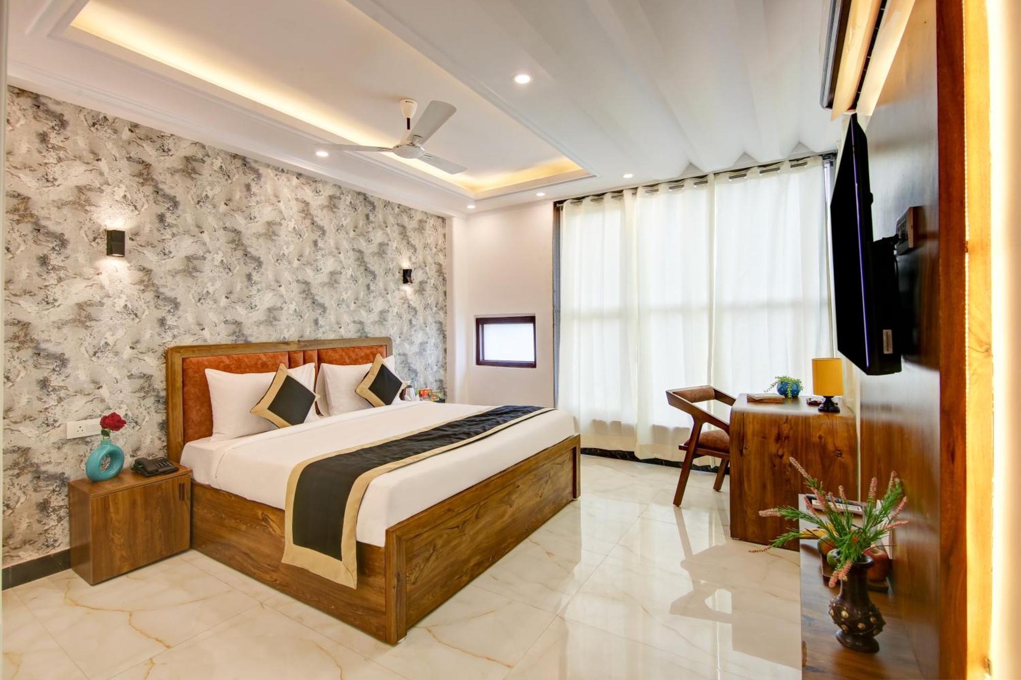Hotel The Emporio Grand Near Vaishali Metro Station Ghaziabad Bagian luar foto