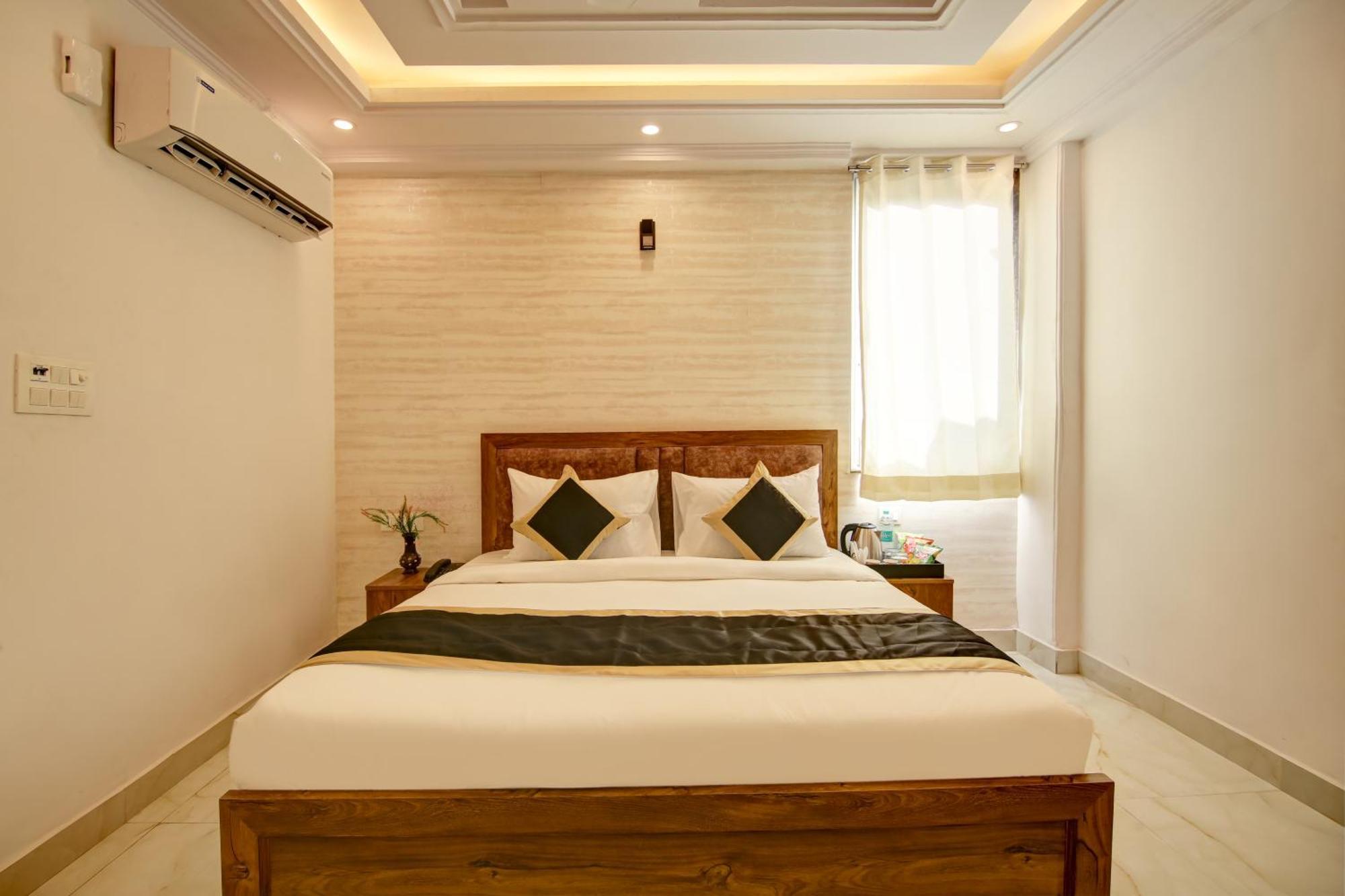 Hotel The Emporio Grand Near Vaishali Metro Station Ghaziabad Bagian luar foto
