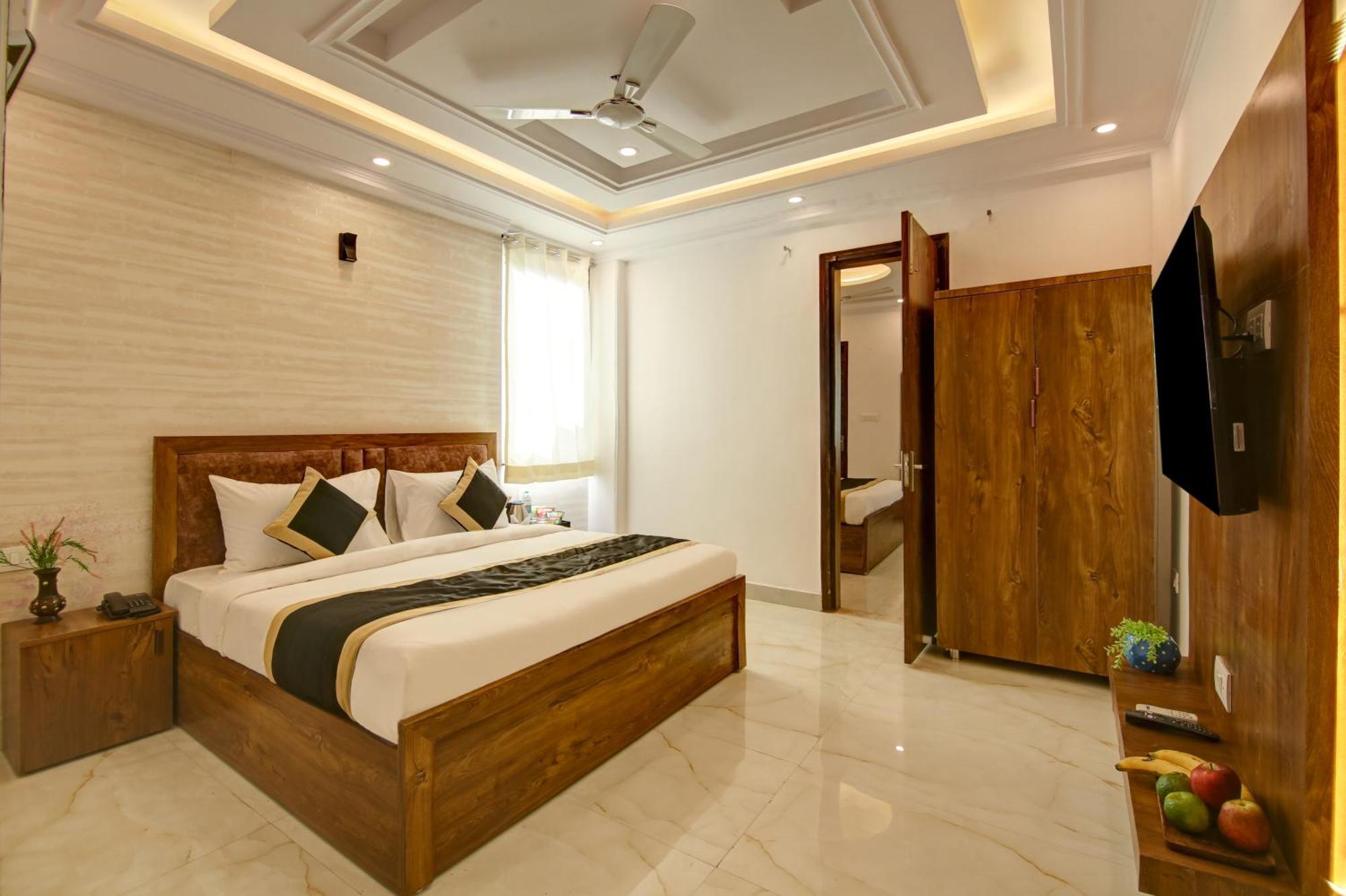 Hotel The Emporio Grand Near Vaishali Metro Station Ghaziabad Bagian luar foto