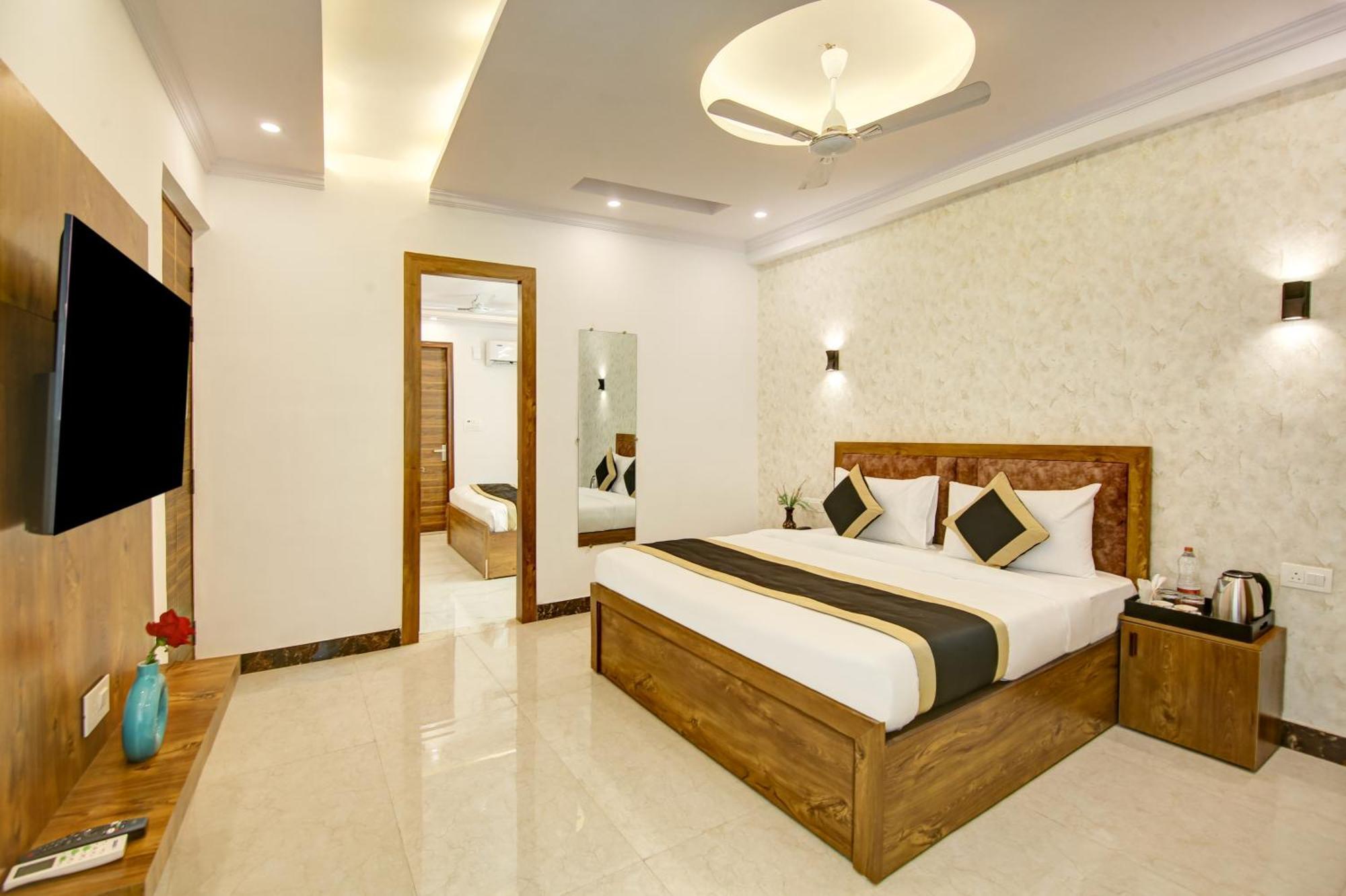 Hotel The Emporio Grand Near Vaishali Metro Station Ghaziabad Bagian luar foto