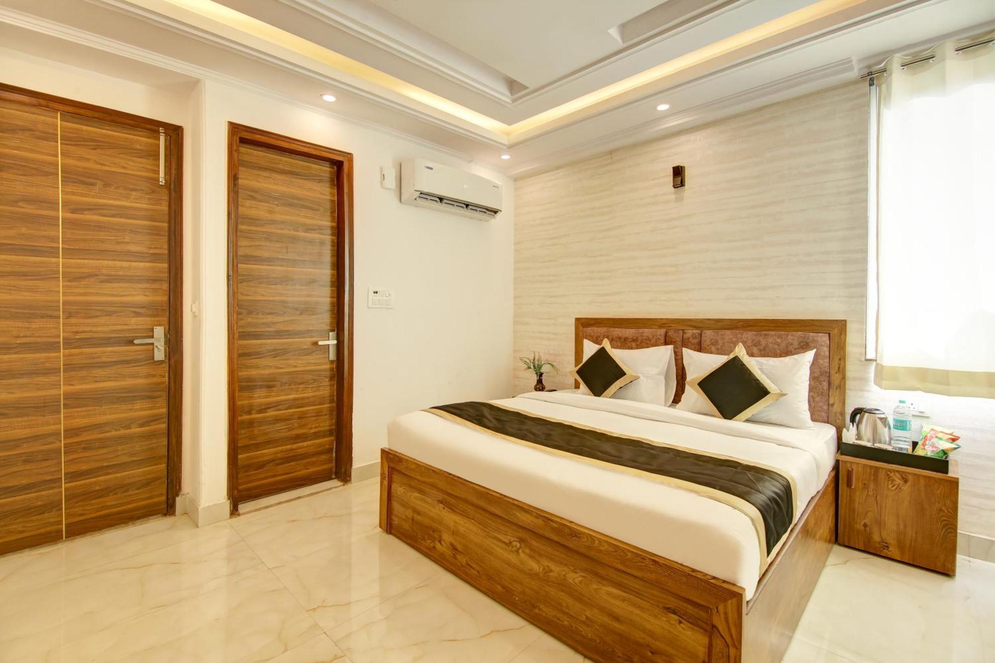 Hotel The Emporio Grand Near Vaishali Metro Station Ghaziabad Bagian luar foto