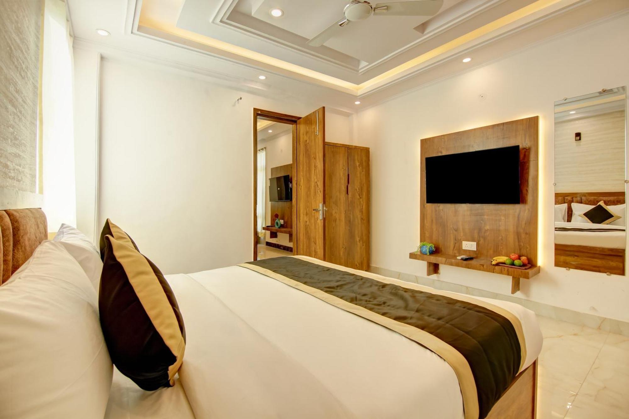 Hotel The Emporio Grand Near Vaishali Metro Station Ghaziabad Bagian luar foto