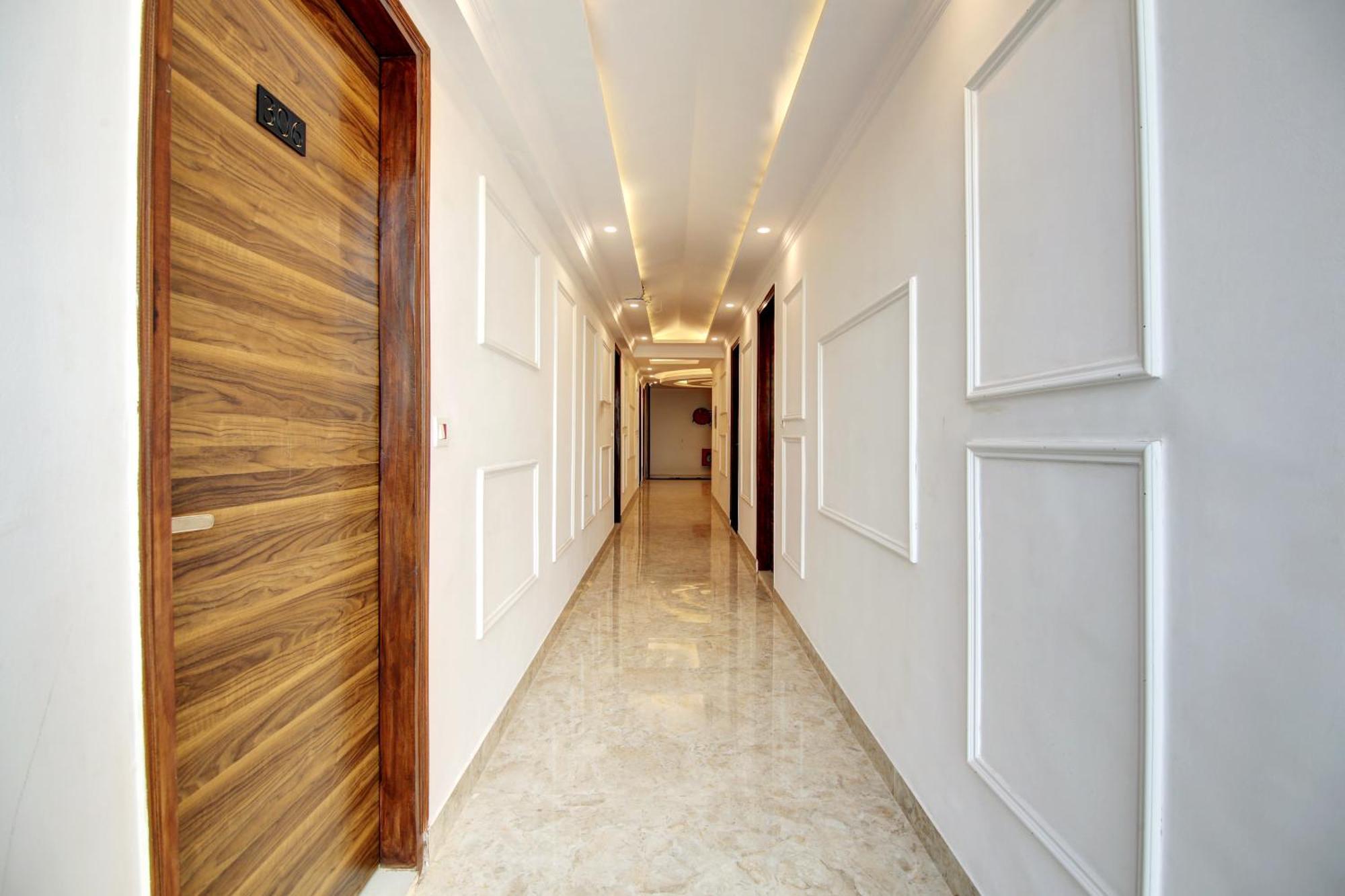 Hotel The Emporio Grand Near Vaishali Metro Station Ghaziabad Bagian luar foto