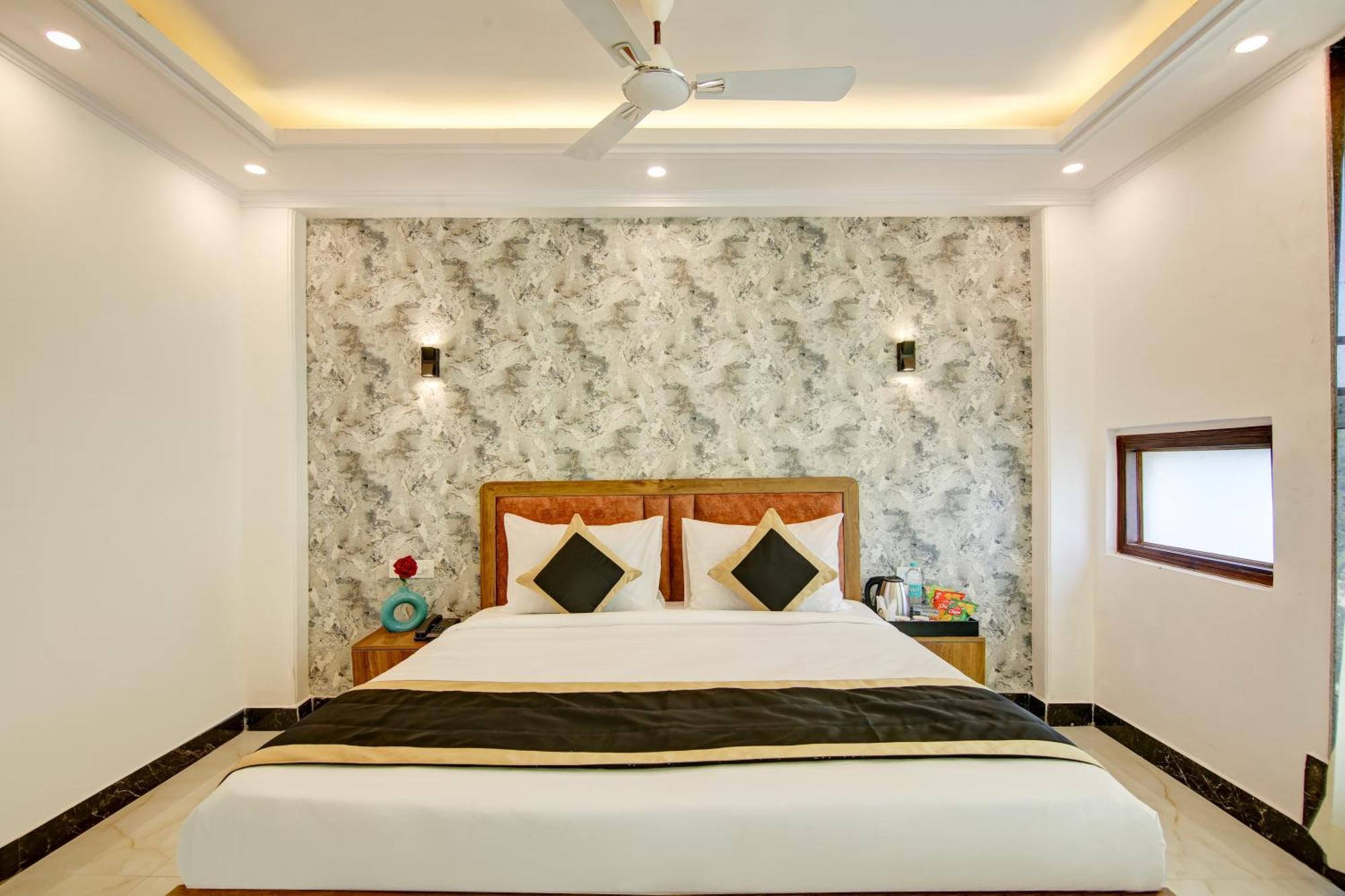 Hotel The Emporio Grand Near Vaishali Metro Station Ghaziabad Bagian luar foto