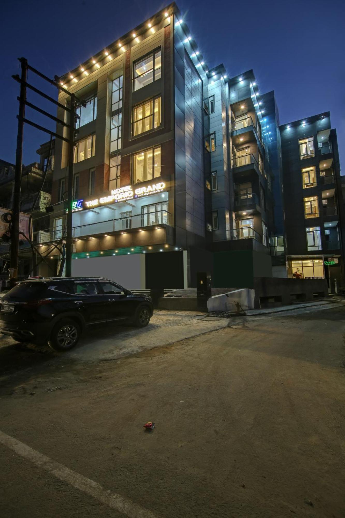 Hotel The Emporio Grand Near Vaishali Metro Station Ghaziabad Bagian luar foto