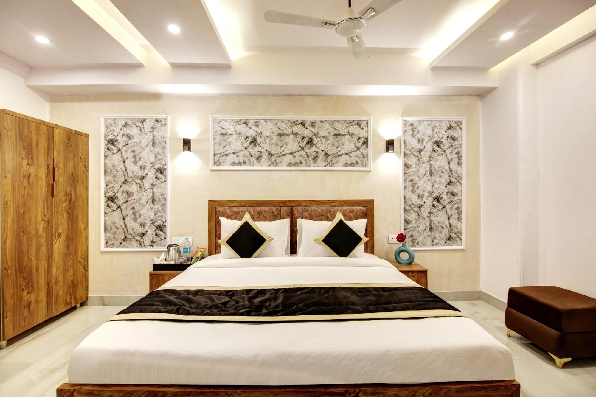 Hotel The Emporio Grand Near Vaishali Metro Station Ghaziabad Bagian luar foto