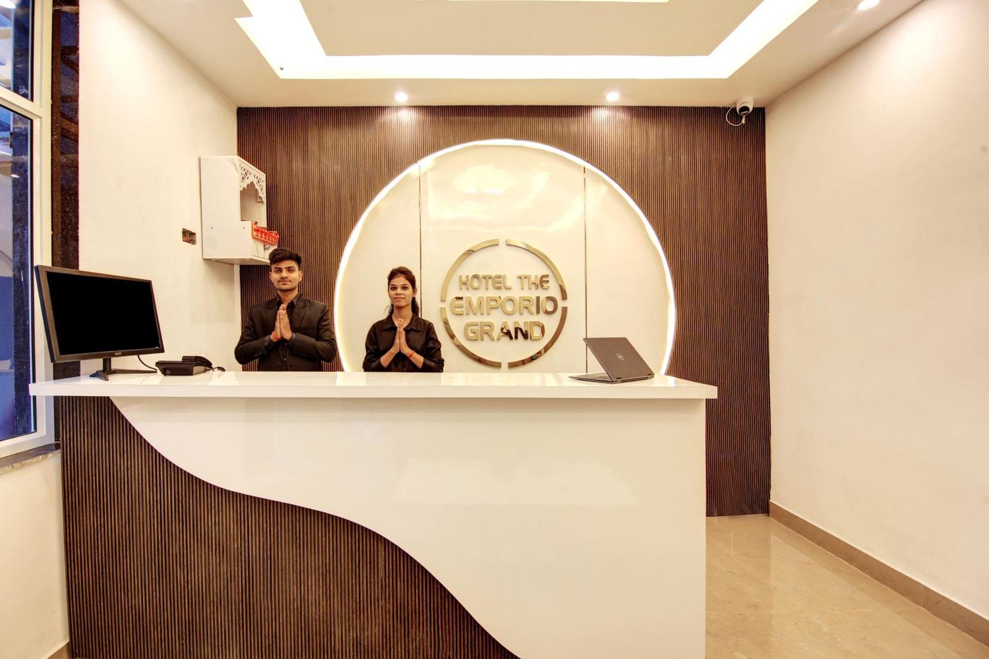 Hotel The Emporio Grand Near Vaishali Metro Station Ghaziabad Bagian luar foto