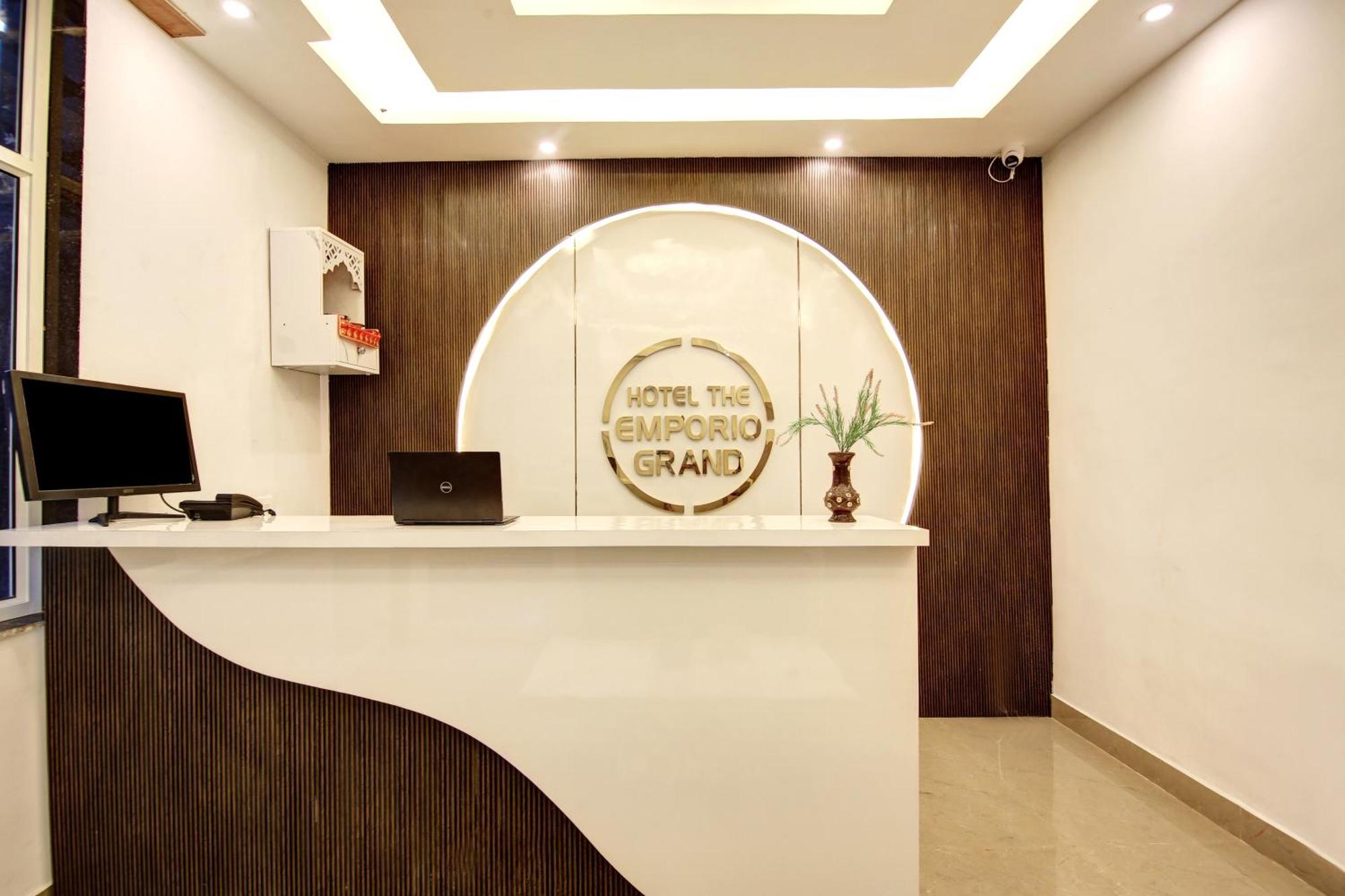 Hotel The Emporio Grand Near Vaishali Metro Station Ghaziabad Bagian luar foto