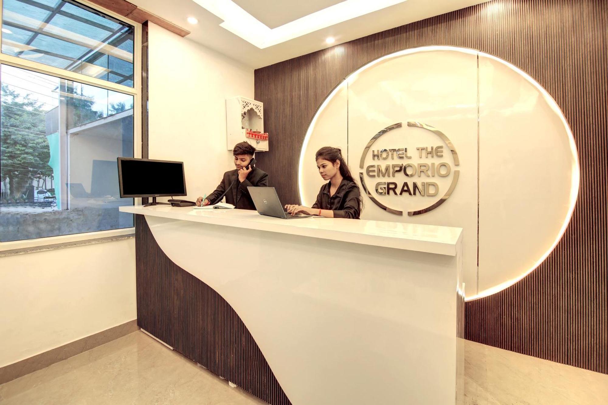 Hotel The Emporio Grand Near Vaishali Metro Station Ghaziabad Bagian luar foto