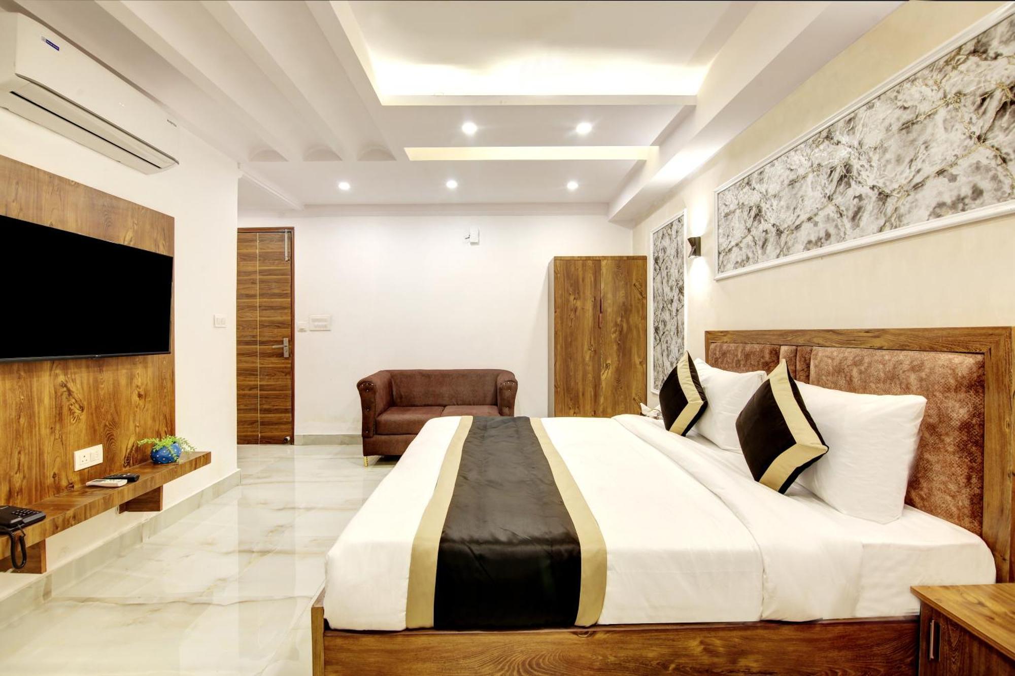 Hotel The Emporio Grand Near Vaishali Metro Station Ghaziabad Bagian luar foto